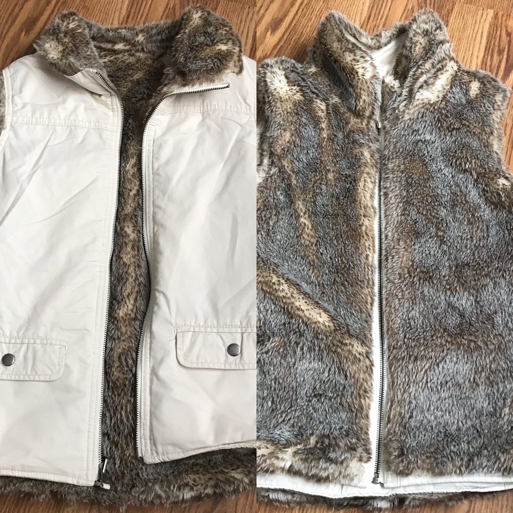 GAP Reversible faux fur vest jacket